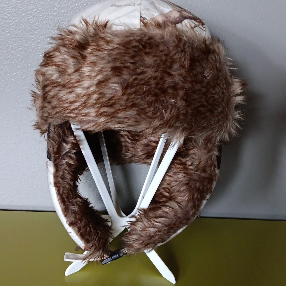 HOT Shot RealTree Trapper Hat Faux Fur Adult Size L. Fleece/Faux fur 3M Insulate